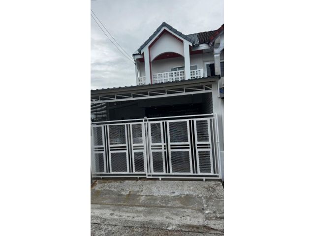 ขายทาวน์เฮ้าส์ 2 ชั้นรีโนเวทใหม่ทั้งหลัง หมู่บ้านเลขที่ 5 บางปลา ทำเลดี เดินทางสะดวก