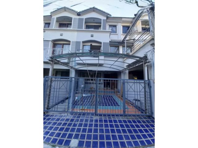 ให้เช่าบ้านกลางเมืองถ.พระราม9ซอย43มี3นอน3น้ำตกแต่งพร้อมฟอร์ฯครบเช