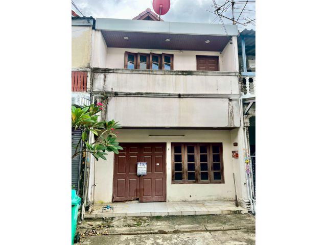 ขายบ้านทาวน์เฮ้าส์ 2 ชั้น ติดถนนกัลปพฤกษ์ เนื้อที่ 16.3 ตารางวา 2 ห้องนอน แขวงบางหว้า เขตภาษีเจริญ กรุงเทพมหานคร