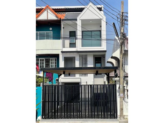 ขายทาวน์โฮม 3 ชั้น เล่นระดับ ซอยติวานนท์43 ใกล้สถานีรถไฟฟ้า สามัค