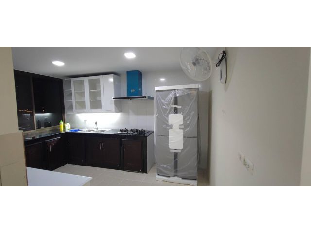 คอนโดหรูหรา เฟอร์ใหม่ยกชุด พื้นที่ขนาดใหญ่ สุขุมวิท 18 น่าอยู่มากๆ 3 นอน 4 น้ำ