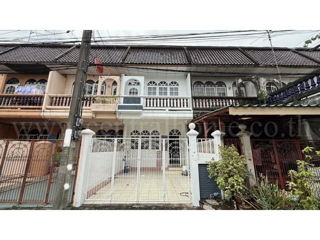 ทาวน์เฮ้าส์ 2 ชั้น ใกล้ MRT สถานีลาดพร้าว 101 พร้อมอยู่