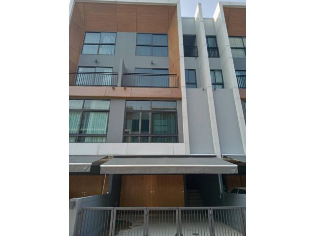 ให้เช่าทาวน์โฮม 3.5 ชั้น Arden Pattanakarn 20 พัฒนาการ