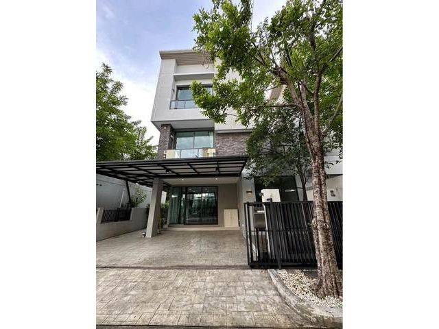 BH3790 ให้เช่าบ้านแฝด 3 ชั้น  บ้านกลางเมือง Classe เอกมัย–รามอินท