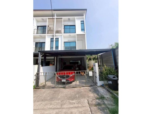 ขายทาวน์โฮม 3 ชั้น หมู่บ้าน พาทิโอ ศรีนครินทร์-พระราม 9 ขายพร้อมผู้เช่า (N.1692)