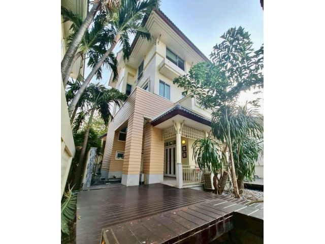 ให้เช่าบ้านเดี่ยวหรู 3 ชั้น  หมู่บ้านพรไพลิน สุขุมวิท 101/1 | 4 นอน 4 น้ำ 2 จอด