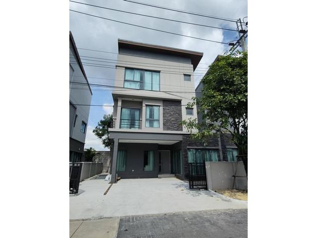 ให้เช่าบ้าน3ชั้น ใกล้รร.นานาชาติเวลลิงตันบ้านกลางเมือง THE EDITIO