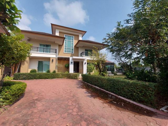 ขายด่วน บ้านเดี่ยว 2 ชั้น 212 วา 6 ห้องนอน. 5 ห้องน้ำ 1 ห้องครัว 2 ห้องรับแขก ถ.รามคำแหง 118 แขวง/เขตสะพานสูสูง กรุงเทพฯ