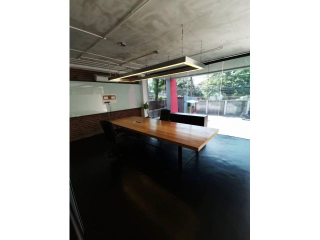 ให้เช่าพื้นที่ชั้น 1  – ย่านเอกมัย (ถนนซอย)  เหมาะสำหรับ โชว์รูม ออฟฟิศ อื่นๆ * พื้นที่ใช้สอย 180 ตารางเมตร