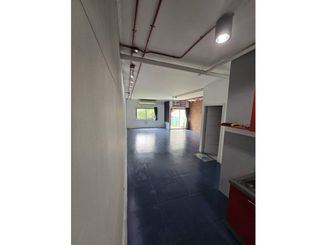 ให้เช่าพื้นที่ชั้น 3  – ย่านเอกมัย (ถนนซอย)  เหมาะสำหรับ โชว์รูม ออฟฟิศ อื่นๆพื้นที่ใช้สอย 78 ตารางเมตร