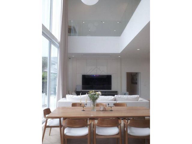 ขายบ้านเดี่ยวสไตล์พูลวิลล่า สีขาว Minimal สร้างใหม่ 100ตรว. ลาดพร