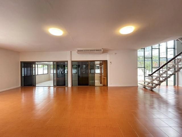 P1599 ให้เช่าบ้านเดี่ยว 2 ชั้น 200 ตรว. 6 ห้องนอน รัชดา 19