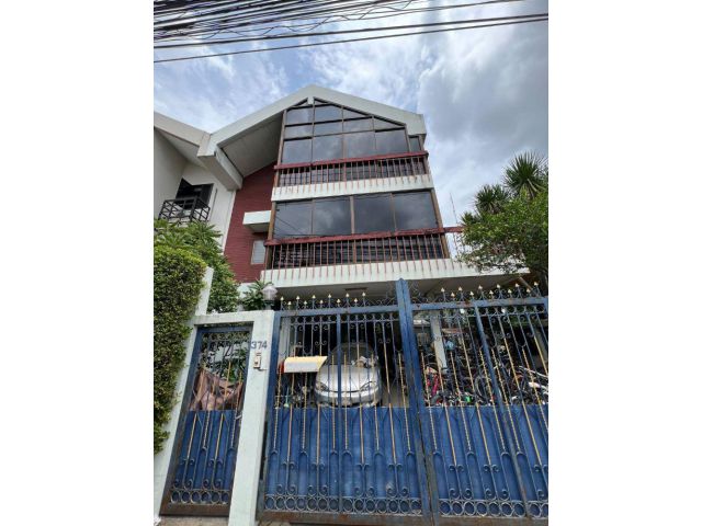 ขายบ้านแฝด 3 ชั้น หลังมุม หมู่บ้านปัญญา พัฒนาการ 30 - สวนหลวง ทำเลดี เดินทางสะดวก ใกล้ BTS อ่อนนุช