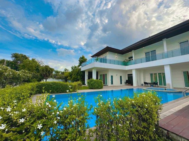 ขาย/ให้เช่า บ้านเดี่ยวพูลวิลล่า สนามกอล์ฟ วินด์มิลล์ พาร์ค บางนาตราด เฟอร์นิเจอร์บิวท์อินทั้งหลัง เดินทางสะดวก