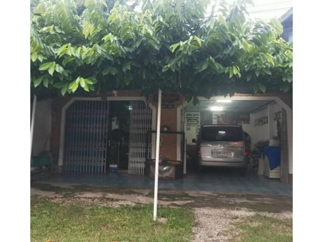 ขายตึกแถวอาคารพานิชย์2ห้องติดกันติดถนนใหญ่สี่เลน3199เส้นเอราวัณเข้าตัวเมืองฝั่งขาเข้าเมืองขาย1.8ล้านเอกสารนส.3เนื้อที่67ตรว.ที่มากกว่าธรรมดาเข้าอยู่อาศัยได้เลย