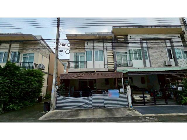 ขายด่วนทาวน์โฮม 2ชั้น 21 ตรว.  หลังมุม 3 นอน 3 น้ำ  หมู่บ้าน กัสโต้ ทาวน์โฮมรามคำแหง  หลังมุม ติดถนนเมน ต้นโครงการ