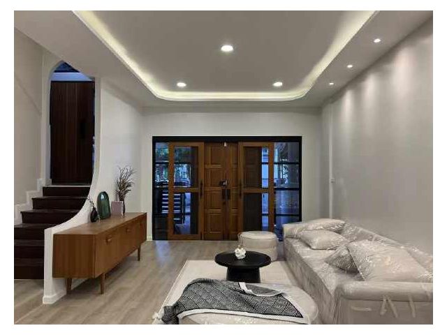 BH31 ให้เช่าทาวน์โฮมหรู รีโนเวทใหม่ 5 ห้องนอน 4 ห้องน้ำ ย่านสุขุมวิท 71 ใกล้ BTS เอกมัย