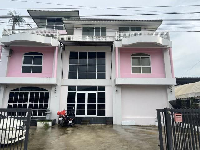 ให้เช่าโฮมออฟฟิศ 4 ชั้น พื้นที่ใหญ่ 100 ตร.ว.ซอยพัฒนาการ 97 ใกล้ทางด่วนและมอเตอร์เวย์ ใช้เป็นสำนักงาน โชว์รูม