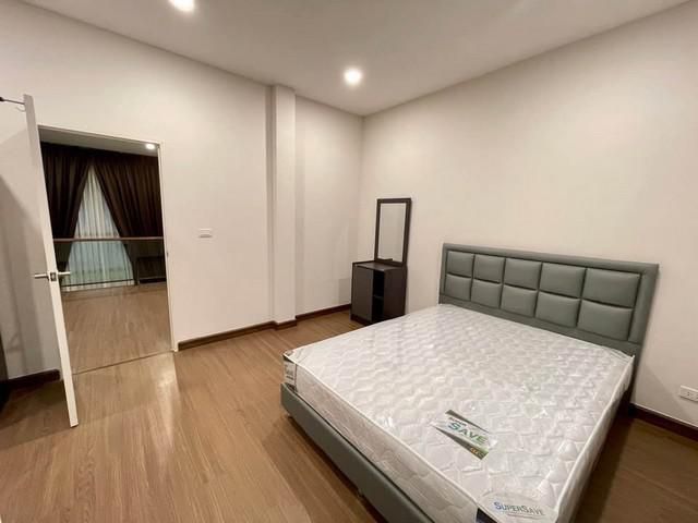 ให้เช่าบ้าน  5 ห้องนอน 6 ห้องน้ำThe city รามอินทรา2 ถนน จตุโชติ