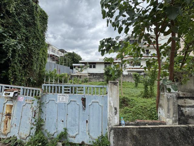 ให้เช่าที่ดินระยะยาวในหมู่บ้านพิบูลวัฒนา ถนนพระราม 6 ริมคลองประปา