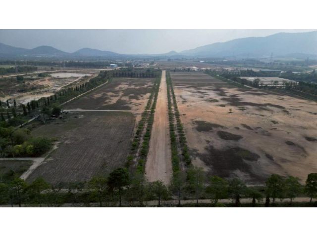 R68-73ขายที่ดิน  280 ไร่มีทั้งหมด 3 เเปลง  ( ไม่เเบ่งขาย ) ที่ดินมีหน้ากว้างติดถนน  512 เมตร   ที่ดินลึกประมาณ 880 เมตร ขายไร่ละ 1,800,000 บา