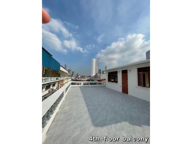 For Rent: Fully Renovated 3-Storey Detached Residence with Rooftop Terrace Charoen Nakhon Soi 34 / 40 Bang Lamphu Lang,