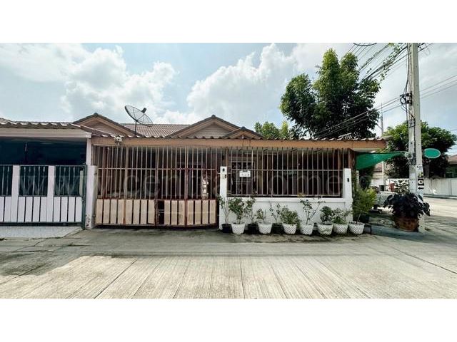 ทาวน์เฮ้าส์ บ้านกลางเมือง พีพี 8 เมืองสุพรรณบุรี หลังมุม ราคาถูก