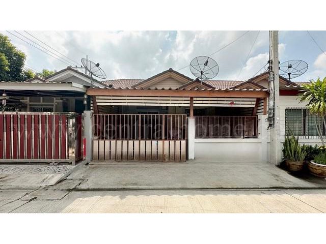 ทาวน์เฮ้าส์ ชั้นเดียว บ้านกลางเมือง พีพี 8 เมืองสุพรรณบุรี ราคาถู