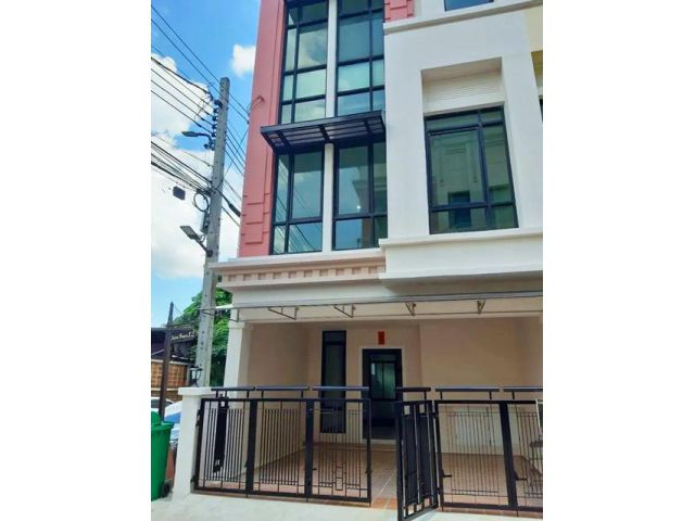 เซ็นทรัล บางนา 600 ให้เช่าทาวน์โฮม 3.5ชั้น 21ตร.ว.ศรีลาซาล 3นอน