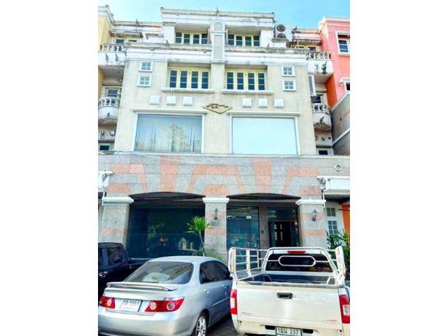 เซ็นทรัล ปิ่นเกล้า 7ชั้น บรม โชว์รูม MRTบางบำหรุ433ม. 1,260ตร.ม.