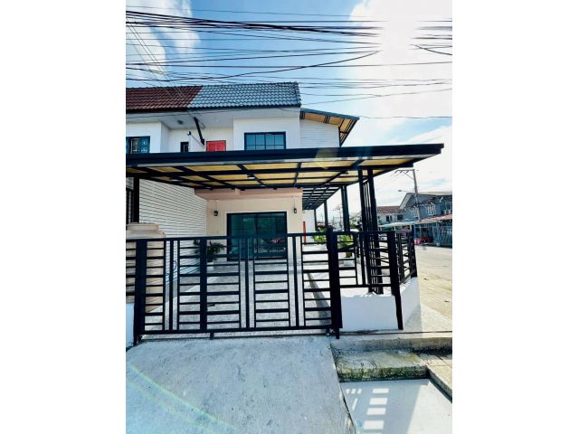 ขายหมู่บ้านบัวทอง4 บ้านทาวน์เฮ้าส์หลังมุม ทำเลค้าขายข้างบ้านได้บางบัวทอง  นนทบรุี