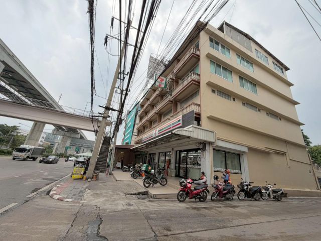 ขายถูกสุด อาคารพาณิชย์ 4.5 ชั้น 4 คูหา พร้อมกิจการ 7-Eleven ติดถนนใหญ่–ติดรถไฟฟ้าสถานีเมืองทองธานี