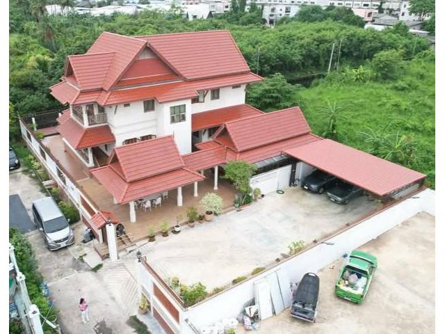 บ้านเดี่ยว 2 ชั้น 200 ตารางวา เป็นบ้านเรือนไทย สาย2 ซอย10