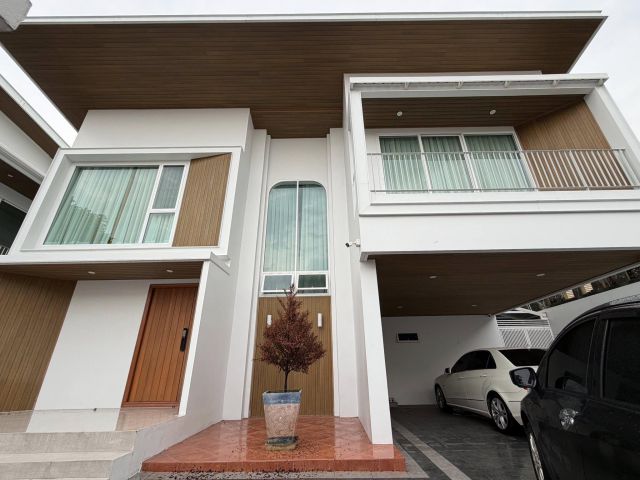 บ้านหรู สไตล์โมเดิร์นเรือนคู่ บ้านเดี่ยวสร้างใหม่ทั้งหลัง ย่านพุทธมณฑลสาย 3