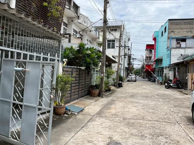 P1608 ให้เช่า ทาวน์เฮ้าส์ ลาดพร้าว โชคชัย 4 ทำเลดี