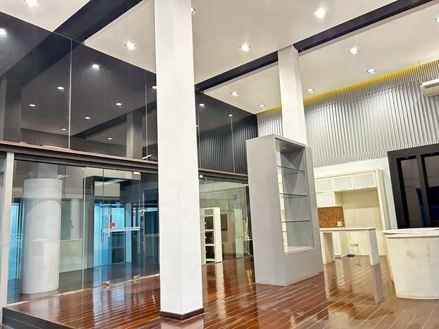 อาคารพาณิชย์ ย่านถนนกิ่งแก้ว บางนา