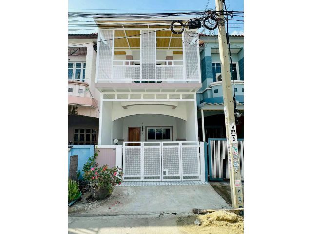 ขายหมู่บ้านปิยวรารมย์ เฟส 1 บางบัวทอง นนทบุรี(ถนนเมน ทำเลค้าขายได้ หลังบ้านไม่ชนใคร)