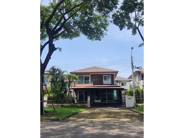 ขายบ้านเดี่ยว 2 ชั้น หมู่บ้านพฤกษ์ลดา วงแหวนหทัยราษฎร์ หน้าบ้านติดถนนหลัก หน้าบ้านเป็นอุโมงค์ต้นไม้