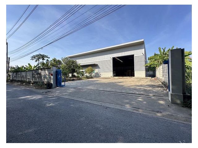 ให้เช่าและขายโกดังStand Alone กรุงเทพกรีฑาซอย 37 เนื้อที่ใช้สอยโกดัง 810 ตรมมีรั้วกำแพงล้อมรอบ ที่ดินขนาด 1ไร่  พร้อม1 ส