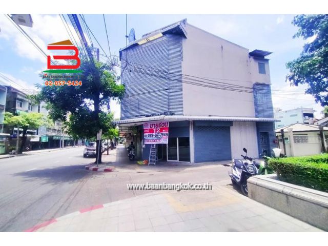 อาคารพาณิชย์ ปากซอยองครักษ์ 4 หลังมุม เนื้อที่ 12 ตรว. ถนนอำนวยสงคราม เขตดุสิต