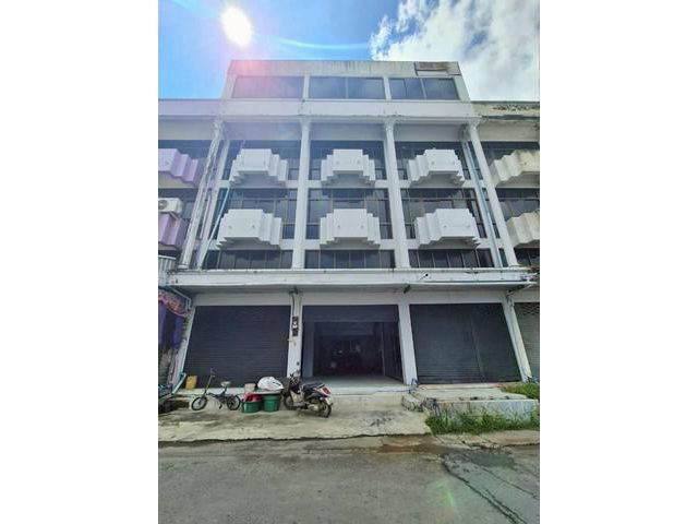 ขายอาคารพาณิชย์ ถนนสุวินทวงศ์ ตำบลคลองอุดมชลจร อำเภอเมืองฉะเชิงเท