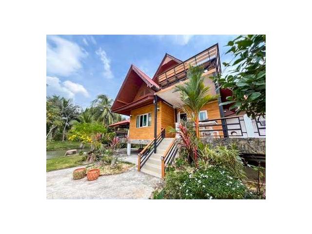 บ้านเดี่ยวสองชั้นสไตล์ไทยให้เช่า มีพื้นที่พักผ่อนชั้นล่างและชั้นบ