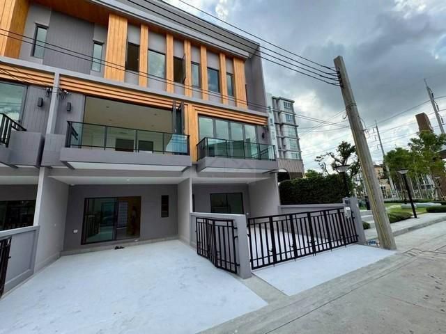 ให้เช่า ทาวน์โฮม 3 ชั้น โครงการ EIGEN พระราม 9