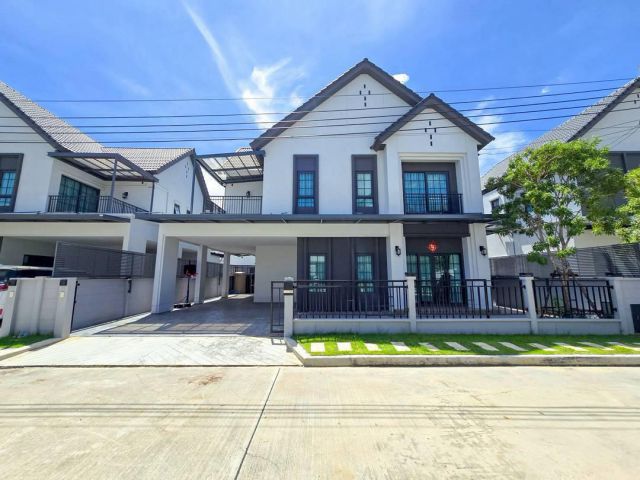 ให้เช่า บ้านเดี่ยว แบบฟรานซิส 4 ห้องนอน ใกล้เมกาบางนา บ้านใหม่ ตกแต่งครบ