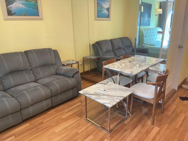 Regent 81 2nd floor nice