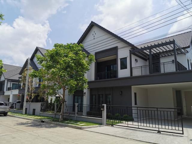 BH3803 ให้เช่าบ้านเดี่ยวหรู โครงการเซนโทร บางนา Centro Bangna