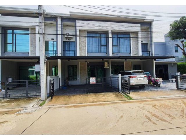 ขายทาวน์เฮ้าส์ หมู่บ้านพลีโน่ พหลโยธิน-วัชรพล เนื้อที่ 21.8 ตร.ว. 2 ชั้น 3 นอน 3 น้ำ