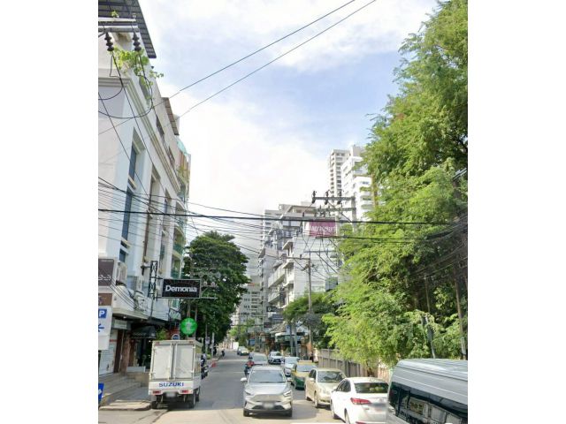 R68-083ขายที่ดิน 2-2-23 ไร่ซอยสุขุมวิท 33 เข้าซอย 270 เมตร ทำเลดี ผังเมืองสีน้ำตาล ถนนซอยกว้าง 12 เมตร  ขึ้นอาคารได้30กว่าชั้น  ห่างจากเอ็มควอเที