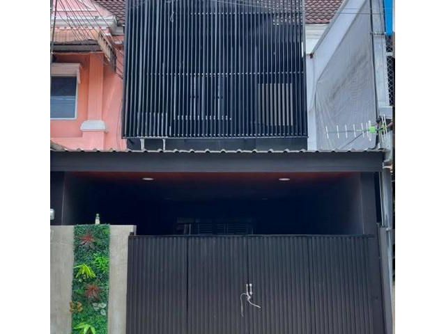 ขายหรือให้เช่า ทาวน์เฮ้าส์ในเมืองรีโนเวทใหม่ สไตล์โมเดิร์น