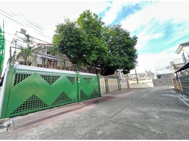 ให้เช่าบ้านเดี่ยว 2 ชั้นรีโนเวทใหม่ ย่านโชคชัย 4 ซอย55